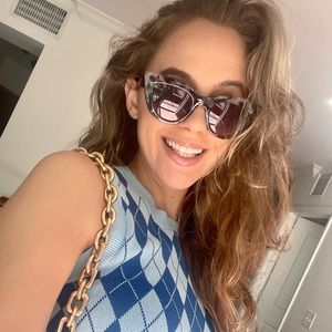 Meet your Posher, Azemina